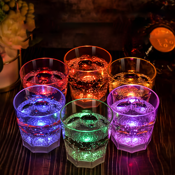 Švytinčios taurės